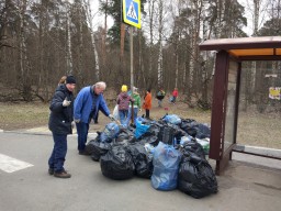 Жители Рублёво провели субботник. Лес стал немного чище! Жители Рублёво провели субботник. Лес стал немного чище!