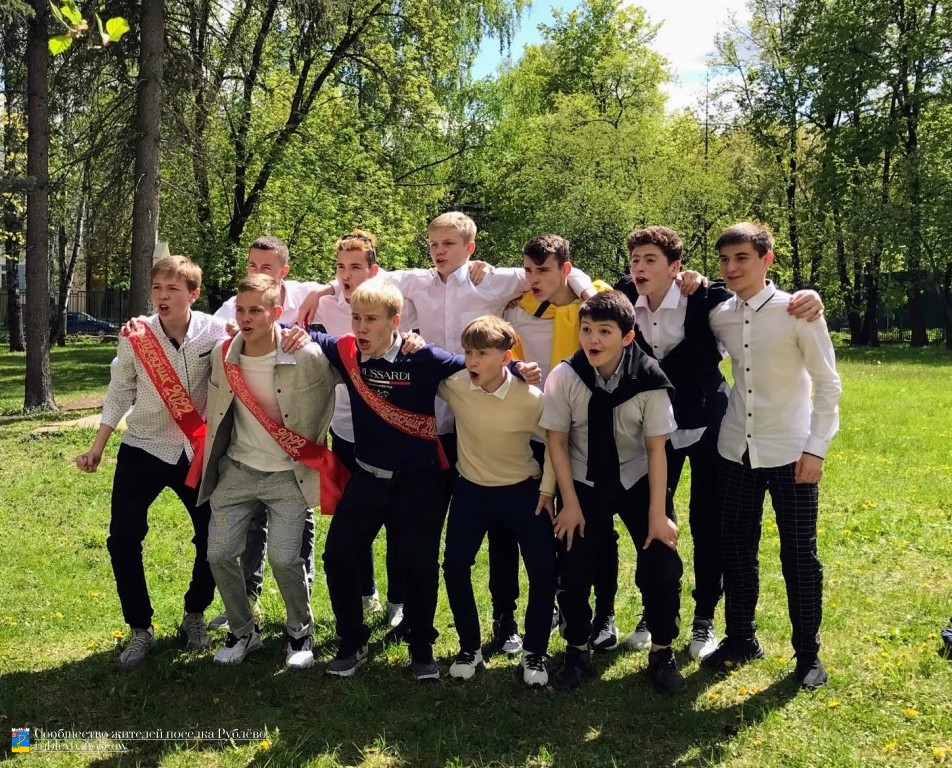 Сегодня "Последний звонок" прозвучал в Рублёвской школе 12 Сегодня "Последний звонок" прозвучал в Рублёвской школе 12